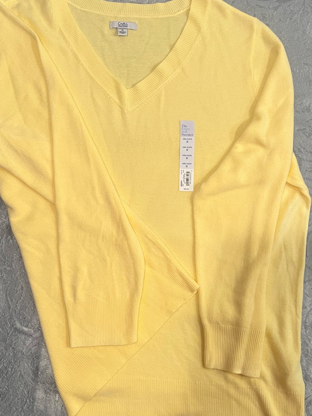 NWT croft & barrow V-Neck Sweater in Soft Light Yellow